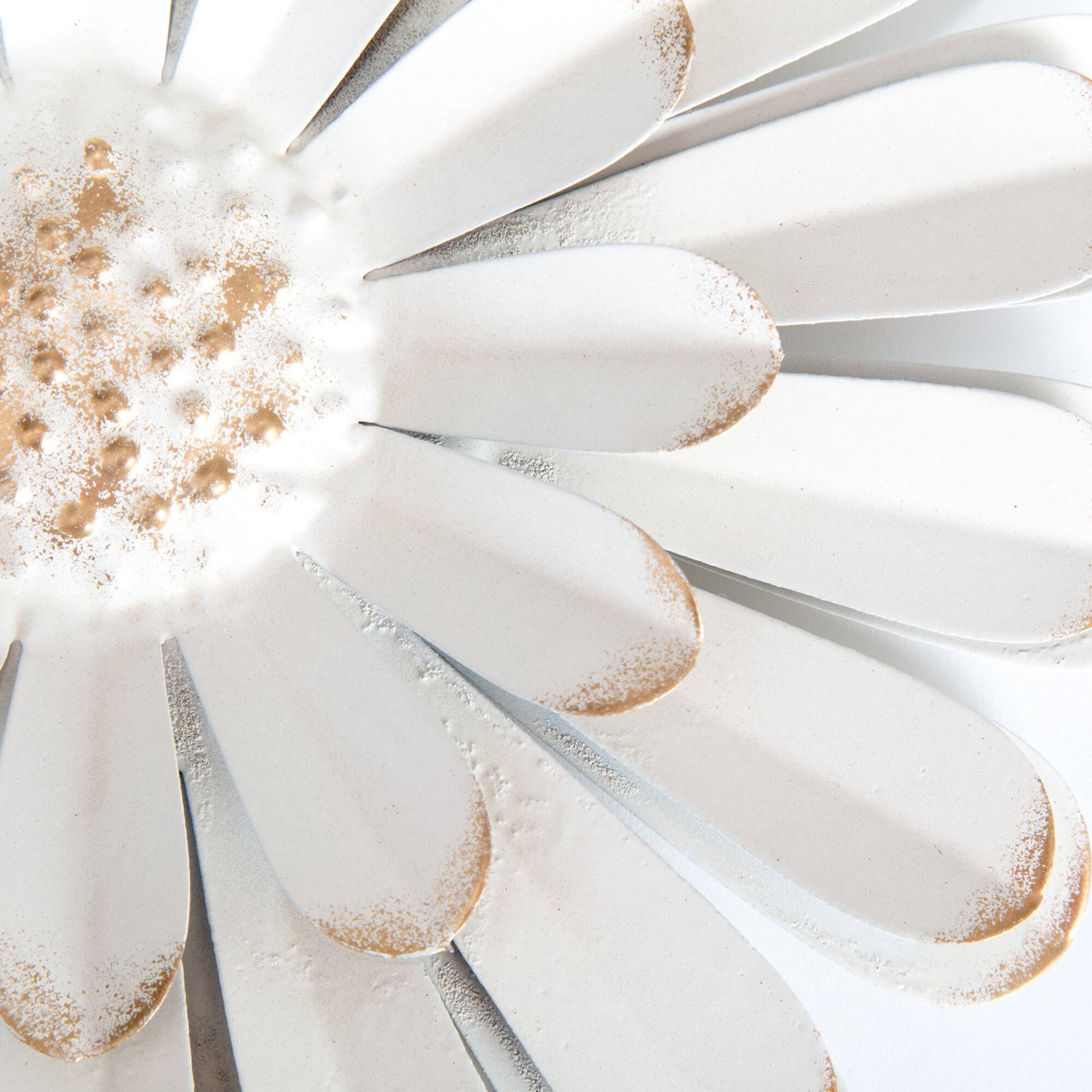 Fetco Mambas White Floral Chain Metal Wall Art